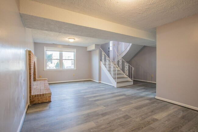 Building Photo - Beautiful 5 BR/3 BA Single-Family Home wit...