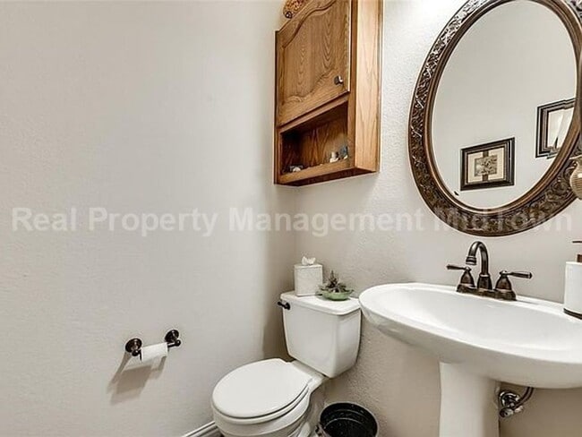 Building Photo - Spacious, Freshly Updated Family Home in P...