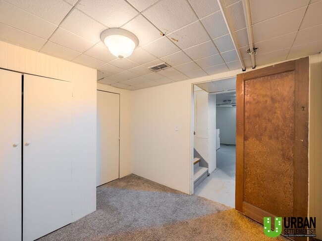 Building Photo - 2427 W Walton Ave