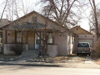 Building Photo - 2 Bedroom House with One Car Garage Near D...
