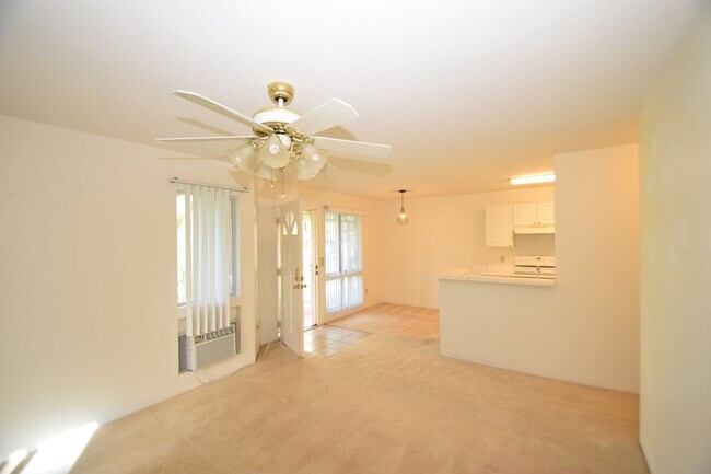 Building Photo - PARKGLEN AT WAIKELE – Clean and well-maint...