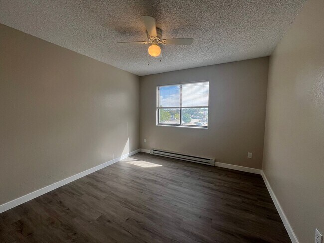 Building Photo - Spacious 2-Bed, 2-Bath Condo in Desirable ...