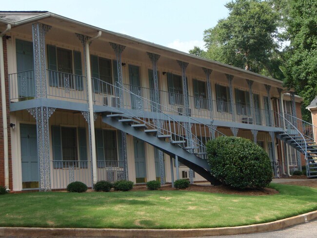 Building Photo - 6 E Cloverhurst Ave