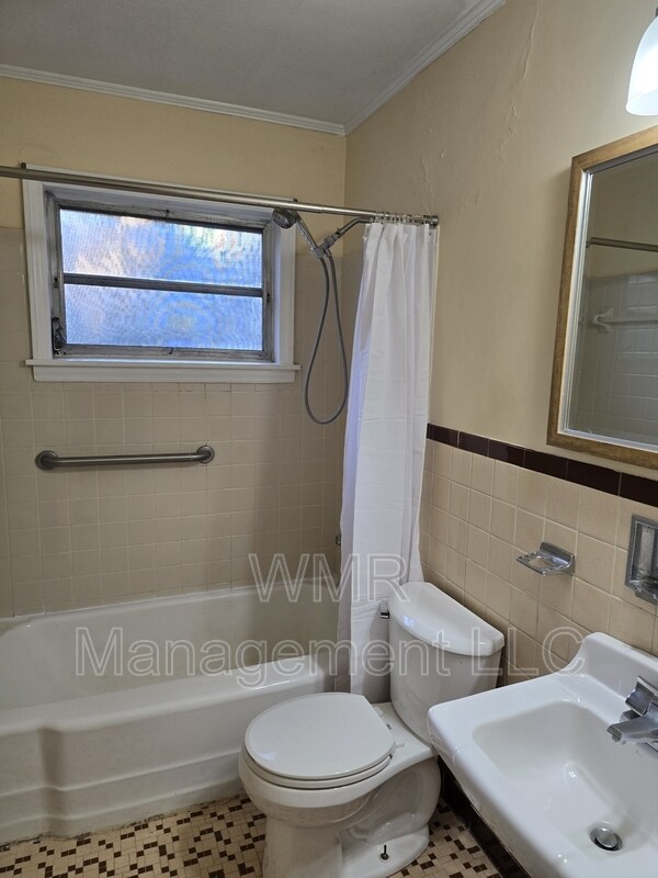 Building Photo - 4120 Leeds Dr