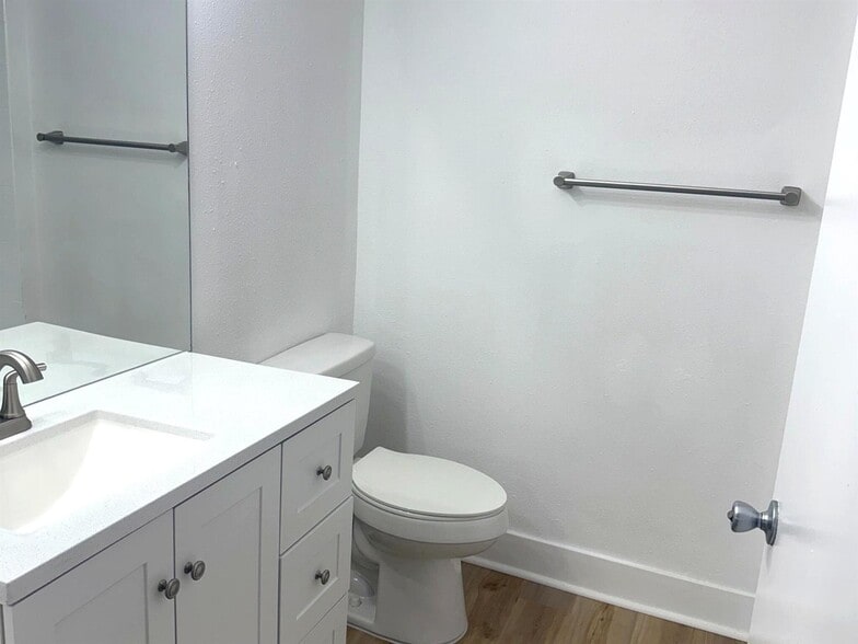 Building Photo - 2331 NW 96th Ter