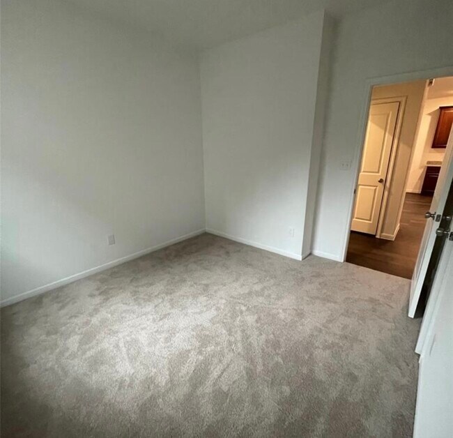 Building Photo - 251 Pine cavern dr