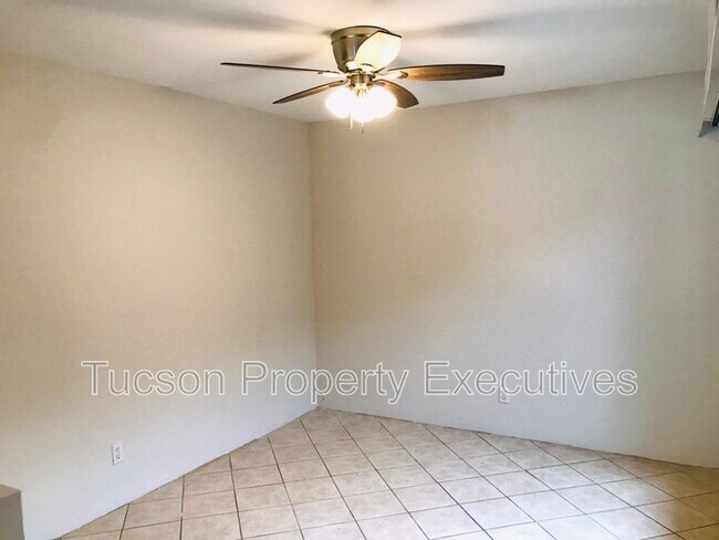 Building Photo - 7742 E Tanque Verde Ln