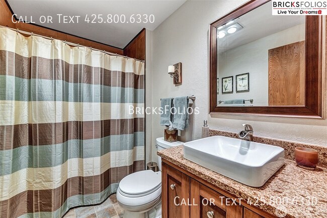 Building Photo - Remarkable Redmond Home - Walk to Microsoft and Parks!