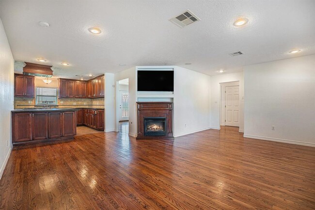 Building Photo - 1502 Ivie Lee St
