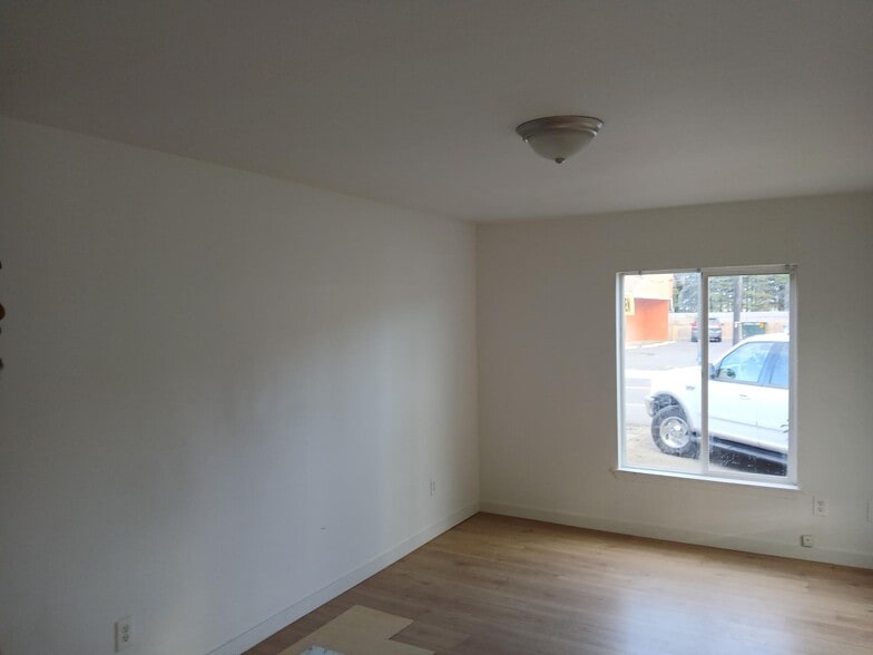 Building Photo - 14914 Union Ave SW