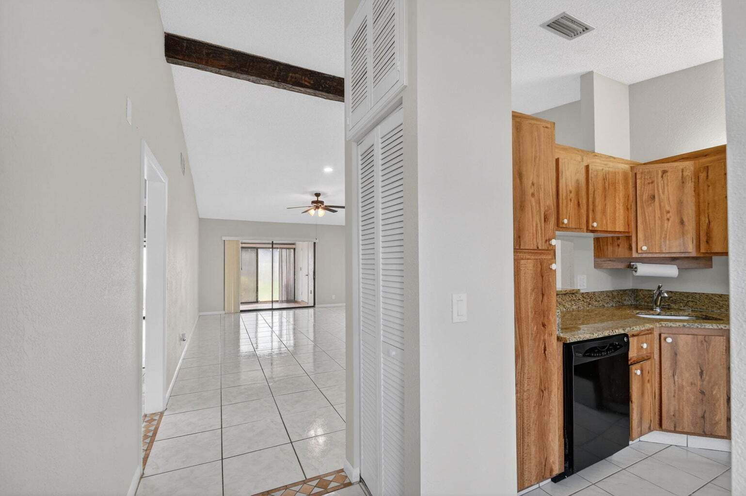 Building Photo - 704 Sunny Pine Way