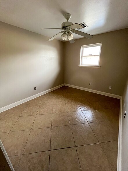 Building Photo - 3604 Pakenham Dr