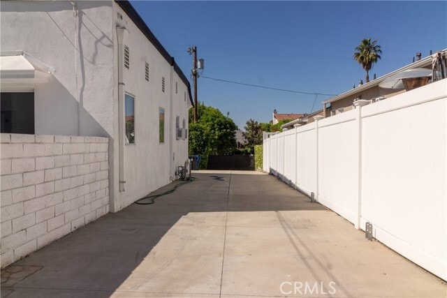 Building Photo - 14356 Greenleaf St