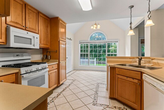 Building Photo - 3 Bedrooms 2 baths in McDonough on 1 acre waterfront backyard with private dock.