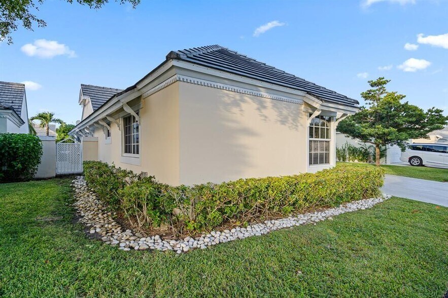 Building Photo - 9937 NW 47th Ter