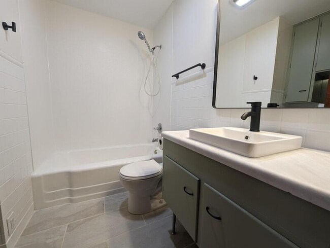 Building Photo - 130 13th Ave E