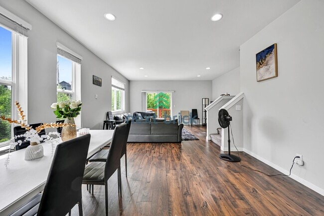 Building Photo - Spacious & Modern 4-Bed, 3.5-Bath Townhome...