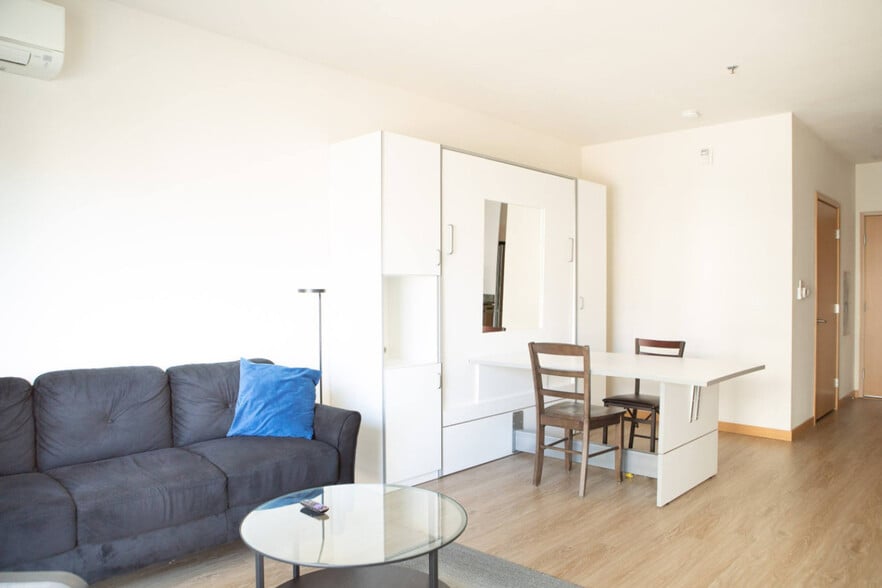 Building Photo - 1640 N Water St