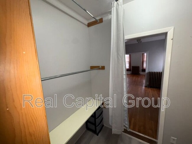 Building Photo - 1529-1529 Foster Ave