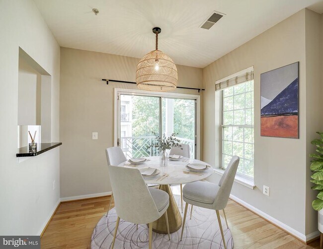 Building Photo - 5982 Founders Hill Ct