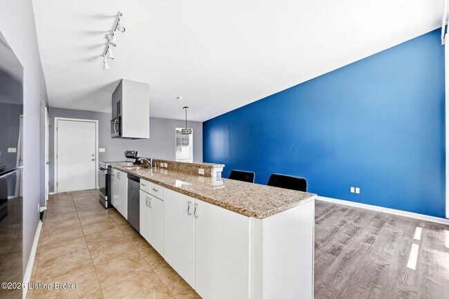 Building Photo - 2745 Grinstead Dr