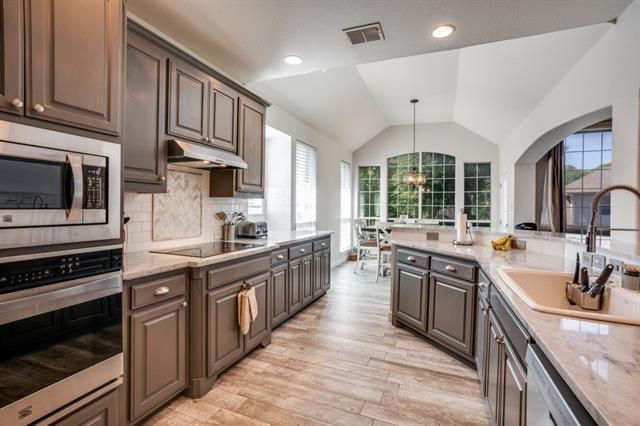 Building Photo - 611 Creekwood Ln