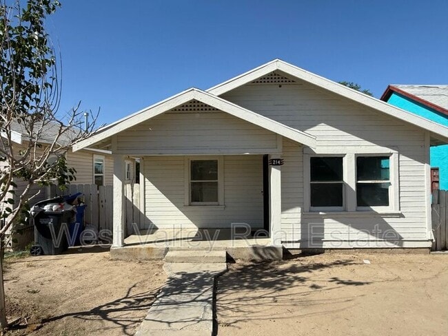Primary Photo - 214 Woodrow St