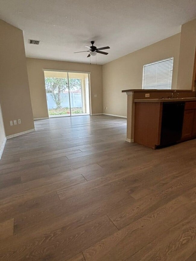 Building Photo - 4/2/2 In Sterling Hills