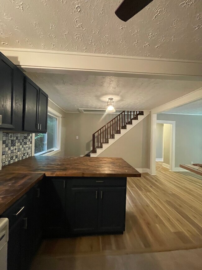 Kitchen/Dining Area - 217 Old Turnpike Rd