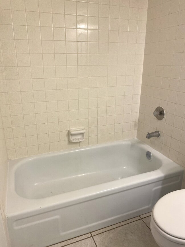 Building Photo - Cypress Bend Top Floor Private Corner 2/2 Available Now!