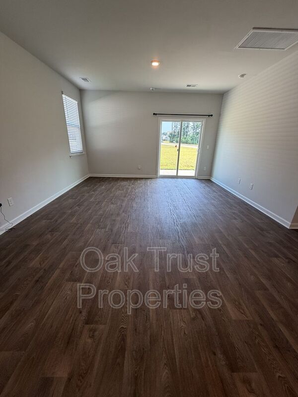 Building Photo - 600 Ladywood Dr