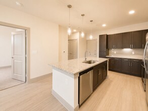 Building Photo - 511 E Finley Blvd