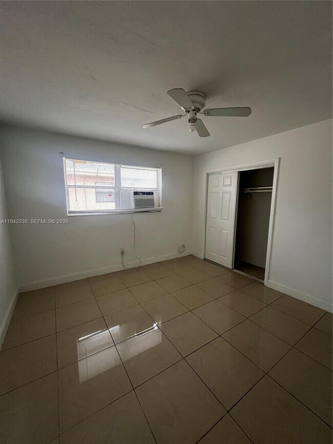 Building Photo - 16120 NE 19th Ct