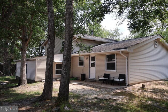 Building Photo - 5218 Caroline Cir