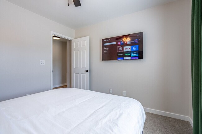 Building Photo - 18 Huntcliff Dr