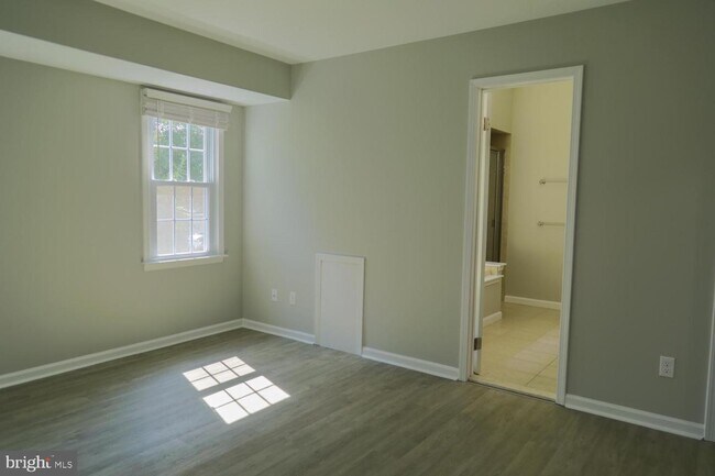 Building Photo - 921 Samantha Cir