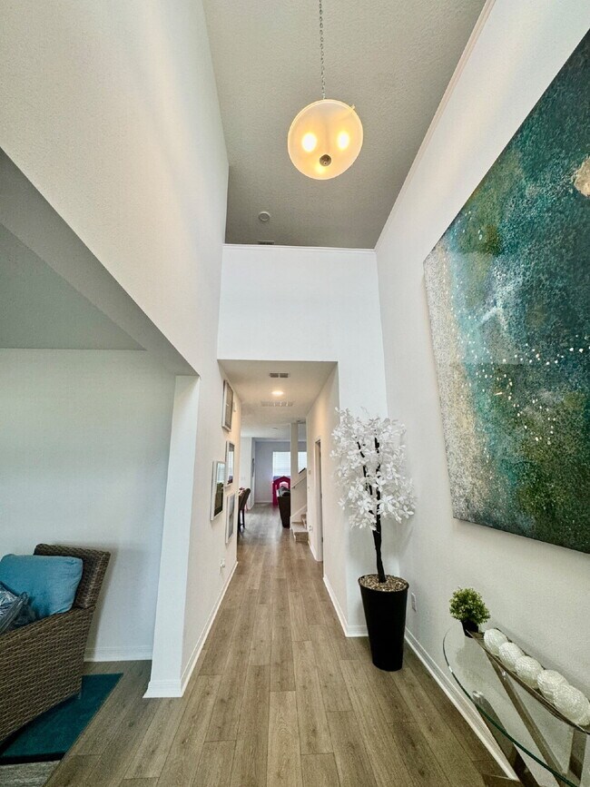 Building Photo - "Spacious 5-Bedroom Sanctuary with 4 Full ...