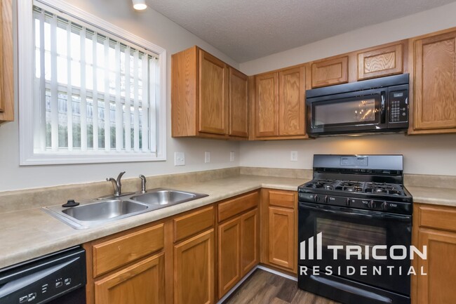 Building Photo - 221 Rosemont Ct