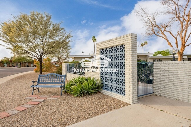 Building Photo - 13211 N Cedar Dr