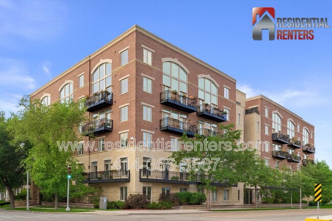 Building Photo - 1515 N Van Buren St