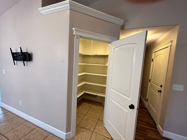 Building Photo - 1432 Falcon Dr