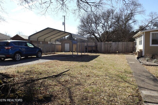 Building Photo - 301 Russell Rd