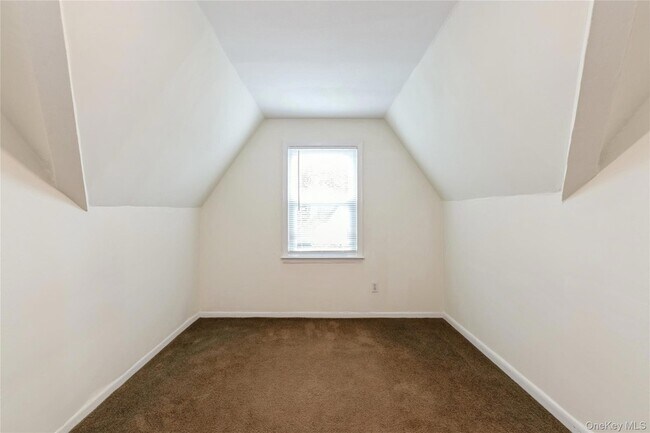 Building Photo - 11 Deauville Pkwy