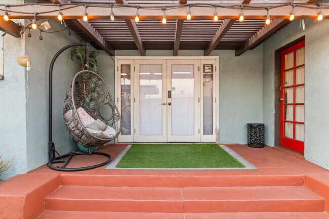 Building Photo - 732-736 Redondo Ave