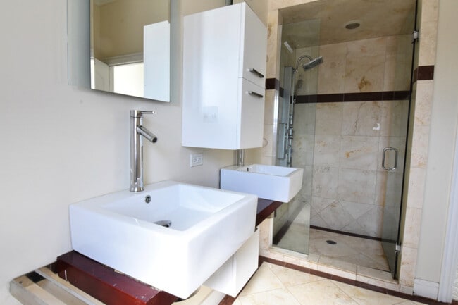 Building Photo - 4518 N Kedzie Ave