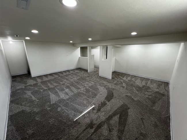 Building Photo - 1105M