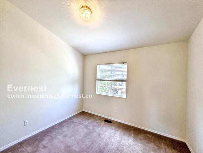 Building Photo - 7324 Edgebrook Dr