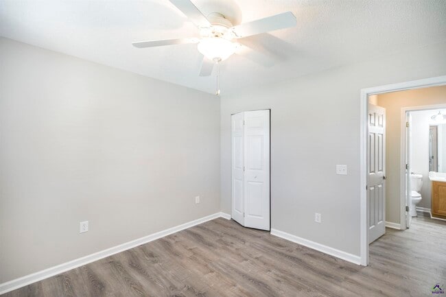 Building Photo - 309 Deerfield Cir