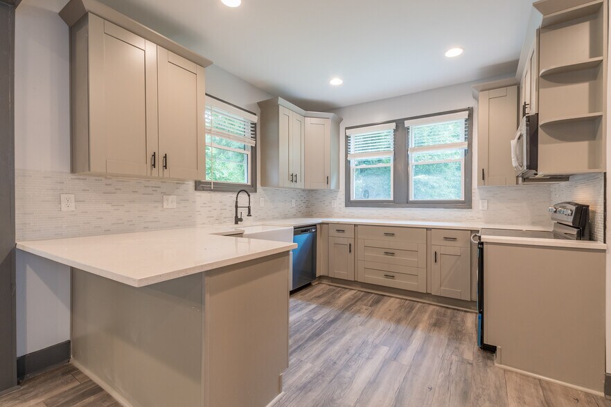 Building Photo - 1393 Westview Dr SW