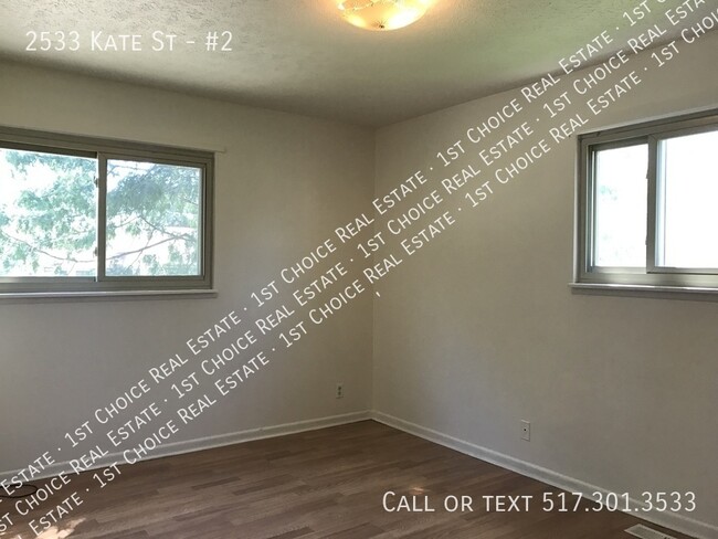 Building Photo - 2 Bdr 1 Bth Duplex - Water/Sewer Included ...